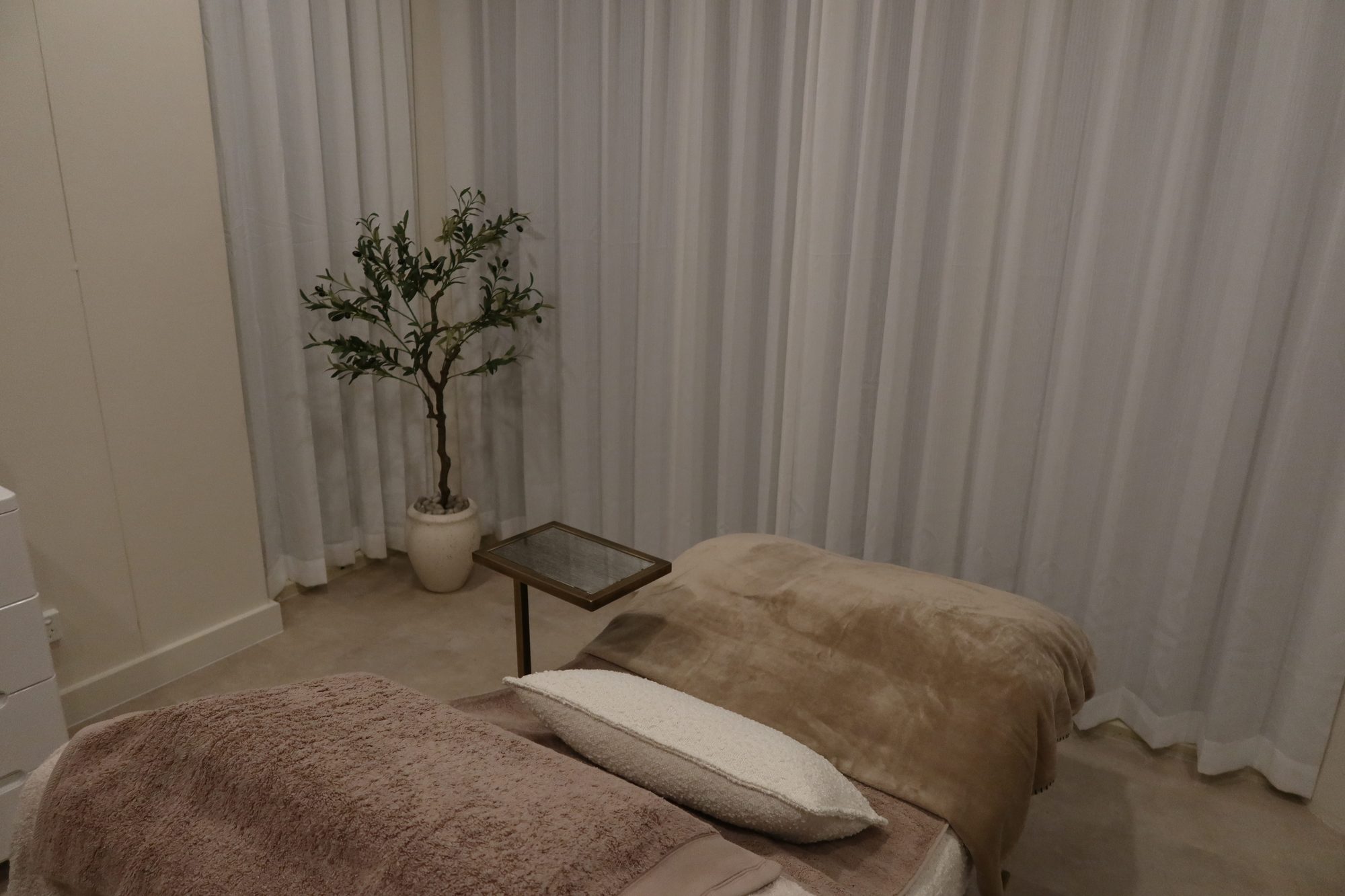 Maison Montclair treatment room interior, calm and clinical